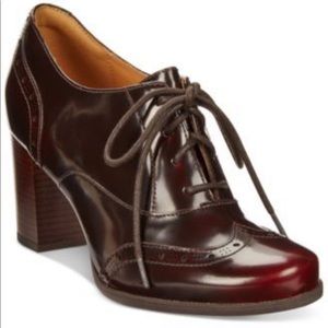 Clarks Artisan Women's Oxford Shooties burgundy